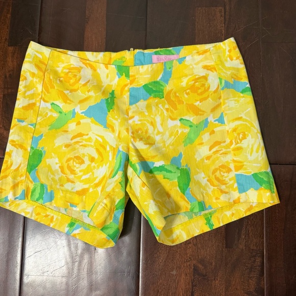 Lilly Pulitzer Pants - Lilly Pulitzer Sunglow Yellow Rose Short Women’s Size 00 Cotton Zipper Floral